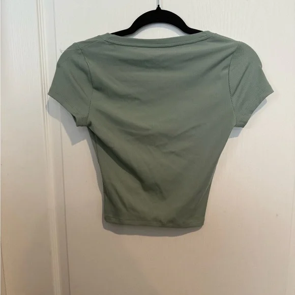 Hollister Women's Sage Short Sleeve Tee - Picture 3 of 3